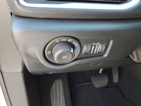 New 2026 Chrysler Pacifica Select image 9