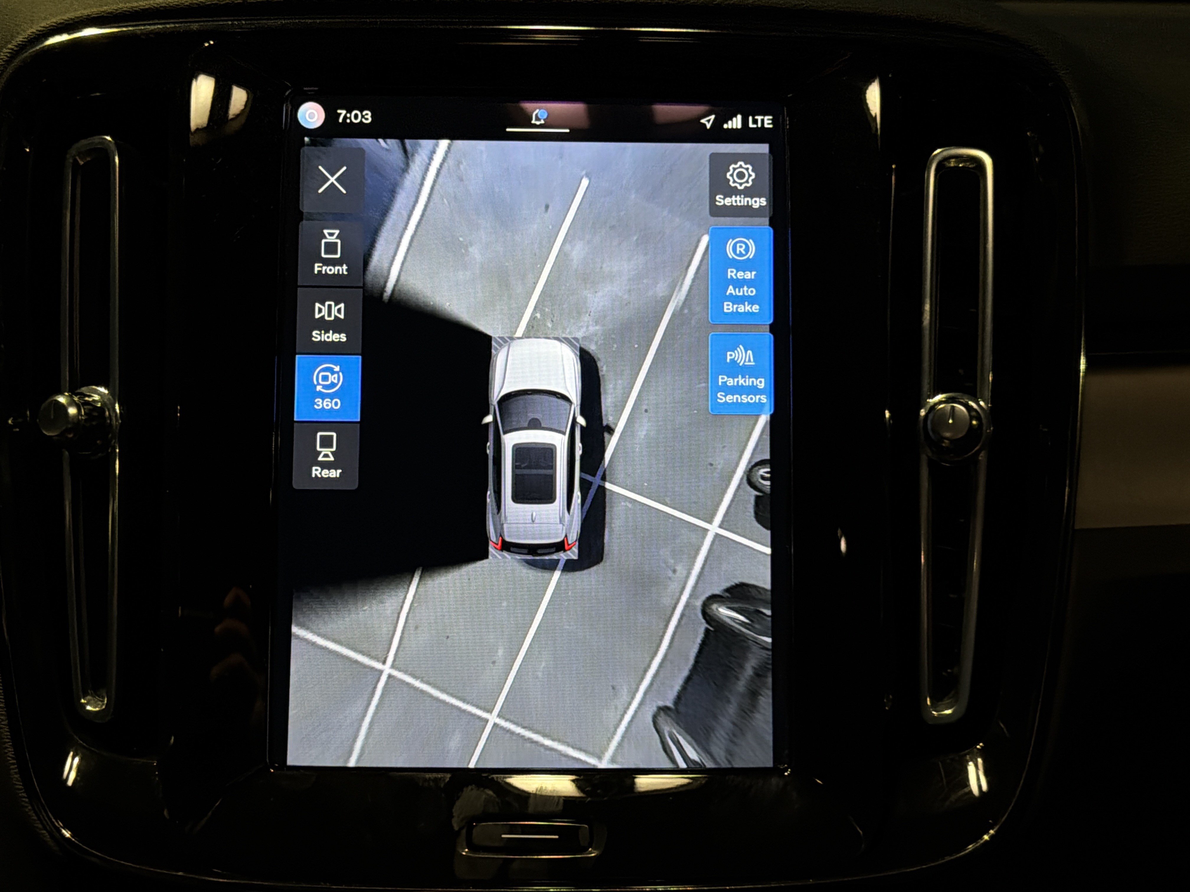Certified 2025 Volvo XC40 B5 Plus AWD/4WD image 20