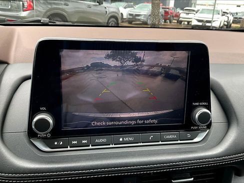 Used 2023 Nissan Rogue SV image 24