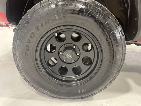 Used 2016 Toyota Tacoma TRD Off-Road image 12