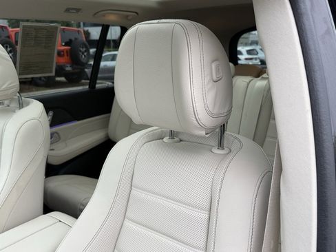 Used 2024 Mercedes-Benz GLS 580 4MATIC image 3