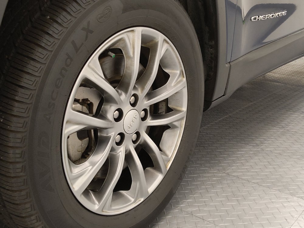 Used 2021 Jeep Cherokee Latitude Plus FWD image 31