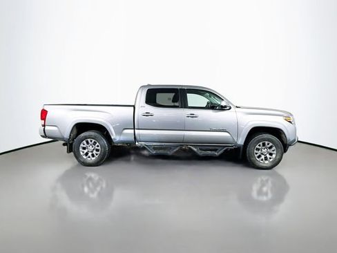 Used 2017 Toyota Tacoma SR5 w/ Tow Package AWD/4WD image 7