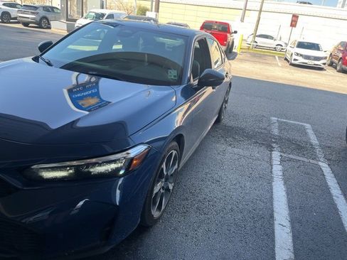 Used 2025 Honda Civic Sport Touring image 4