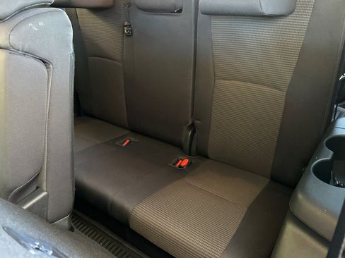 Used 2023 Toyota Highlander LE AWD/4WD image 17