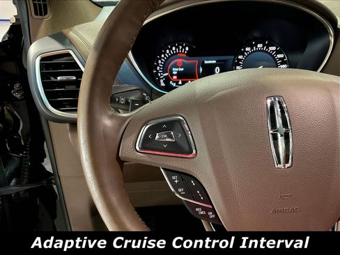 Used 2018 Lincoln MKX Reserve w/ Driver Assistance Package FWD image 11