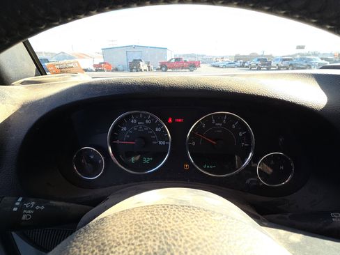 Used 2015 Jeep Wrangler Unlimited Sahara image 9