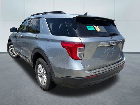 Used 2024 Ford Explorer XLT AWD/4WD image 2