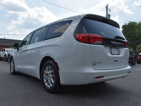 Used 2022 Chrysler Voyager LX FWD image 32