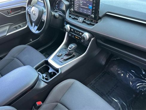 Used 2021 Toyota RAV4 SE image 16