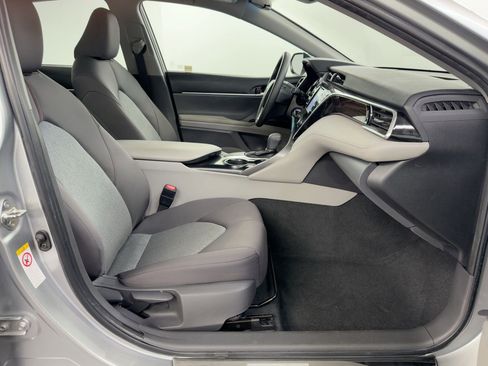 Used 2018 Toyota Camry LE image 32