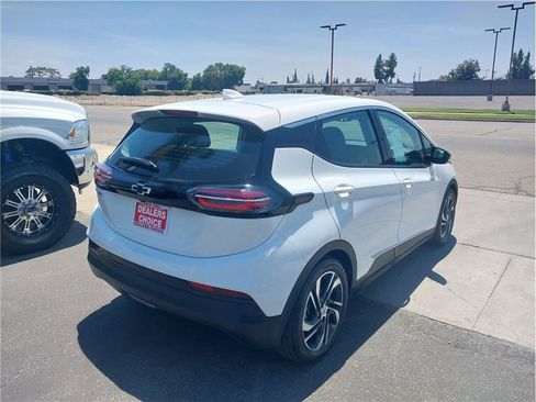 Used 2023 Chevrolet Bolt LT w/ Infotainment Package FWD image 4