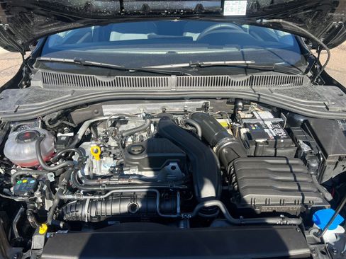 Used 2025 Volkswagen Jetta SE image 32