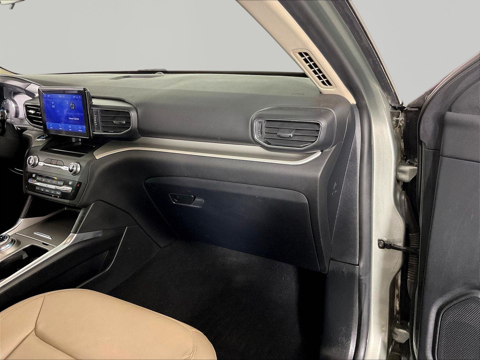 Used 2020 Ford Explorer XLT w/ Equipment Group 202A AWD/4WD image 27