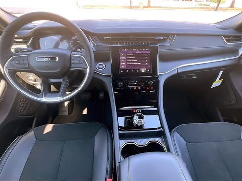 New 2025 Jeep Grand Cherokee Altitude AWD/4WD image 5