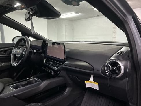 Certified 2025 Chevrolet Equinox EV LT FWD image 27