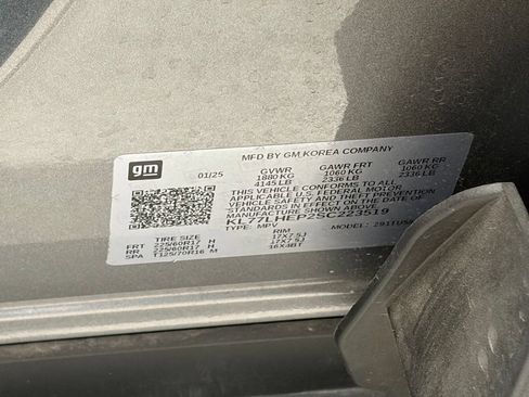 Used 2025 Chevrolet Trax LT FWD image 14