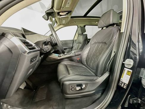 Used 2025 BMW X7 xDrive40i w/ Premium Package AWD/4WD image 4