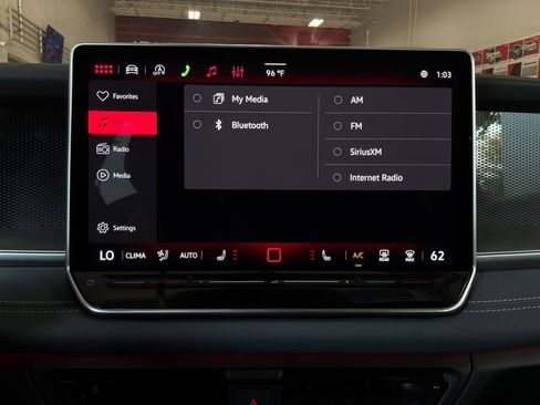 Used 2026 Volkswagen Tiguan SE FWD image 32