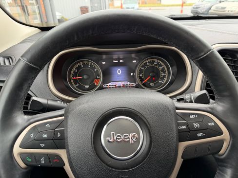 Used 2015 Jeep Cherokee Limited image 8