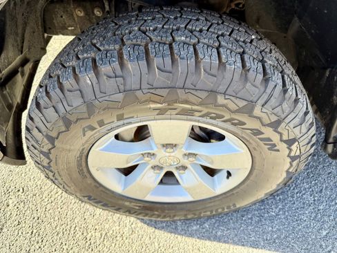 Used 2021 RAM 1500 Classic SLT image 9