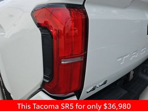 Used 2024 Toyota Tacoma SR5 AWD/4WD image 20