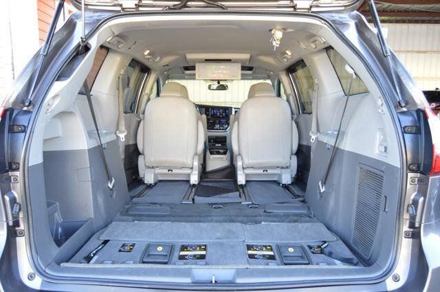 Used 2015 Toyota Sienna XLE Premium AWD/4WD image 46