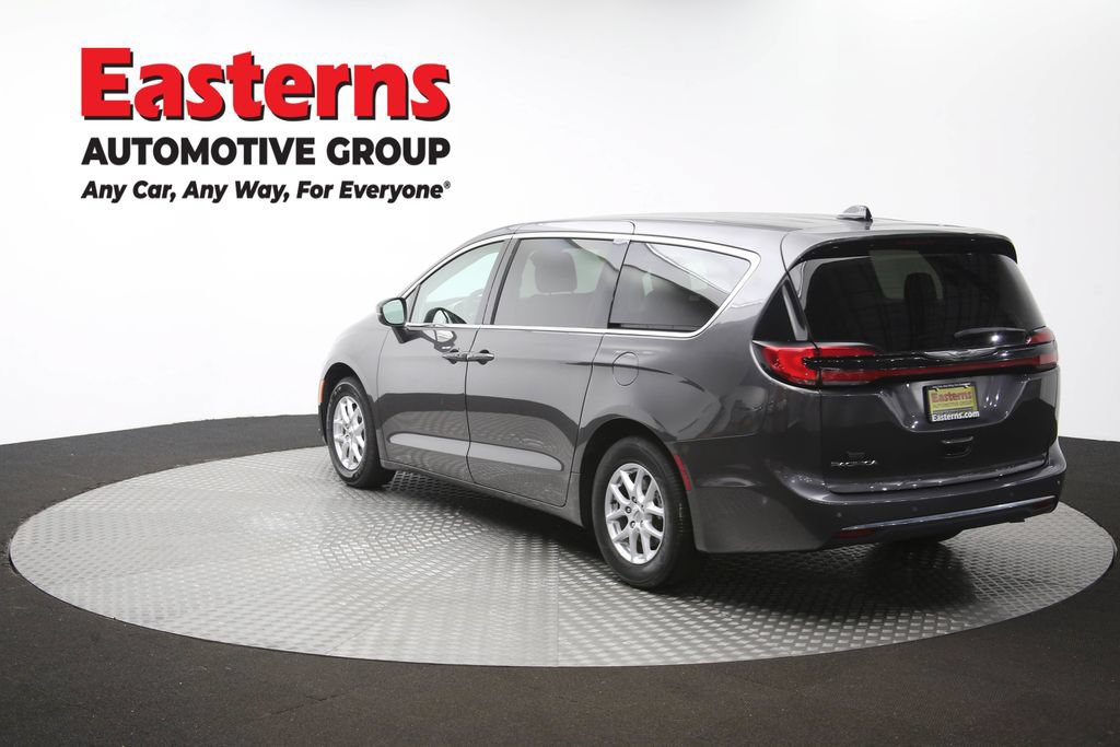 Used 2023 Chrysler Pacifica Touring-L FWD image 67