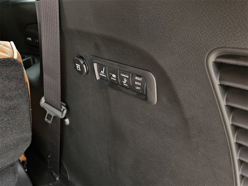 New 2026 Chrysler Pacifica Pinnacle image 11