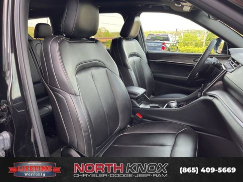 Used 2025 Jeep Grand Cherokee L Limited AWD/4WD image 30