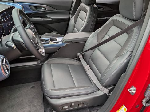 Used 2024 Chevrolet Equinox EV LT FWD image 16