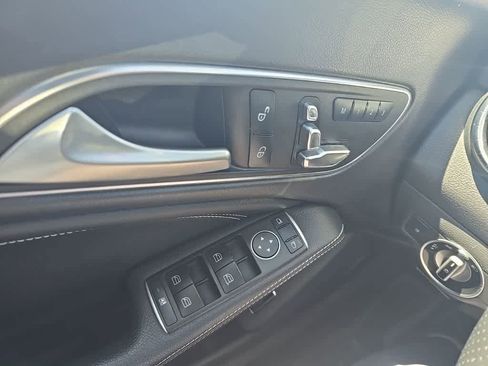 Used 2018 Mercedes-Benz CLA 250 4MATIC image 8