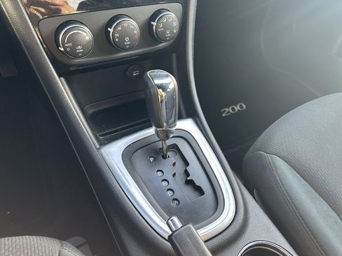 Used 2011 Chrysler 200 Touring image 12