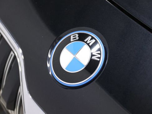 Used 2023 BMW i7 xDrive60 AWD/4WD image 8