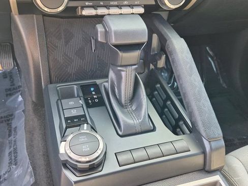 Certified 2025 Toyota Tacoma SR5 AWD/4WD image 21