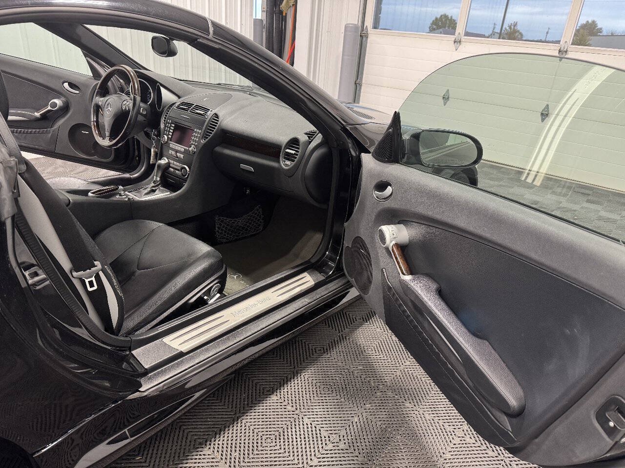 Used 2005 Mercedes-Benz SLK 350 image 9