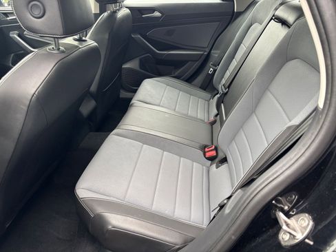 Used 2025 Volkswagen Jetta SE FWD image 25
