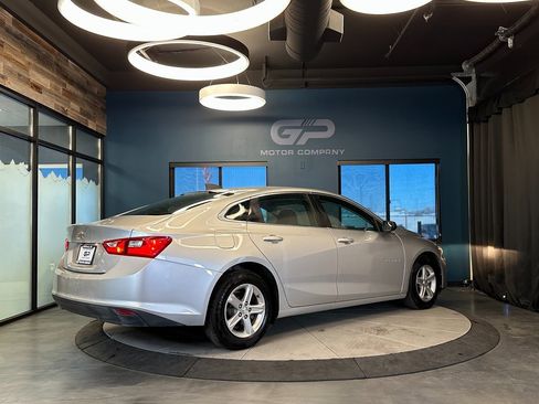 Used 2019 Chevrolet Malibu LS image 3