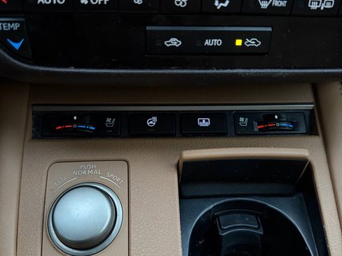 Used 2016 Lexus ES 350 w/ Luxury Package w/Wood Trim FWD image 15
