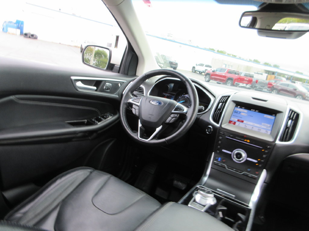 Used 2019 Ford Edge Titanium w/ Equipment Group 301A AWD/4WD image 26