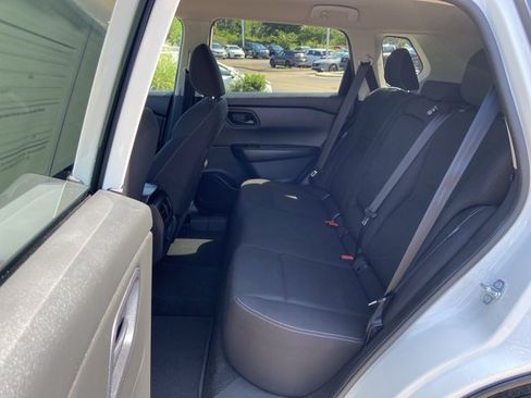 Used 2024 Nissan Rogue S FWD image 19