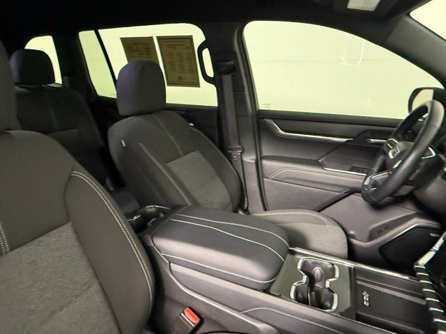 Used 2025 GMC Acadia Elevation FWD image 60
