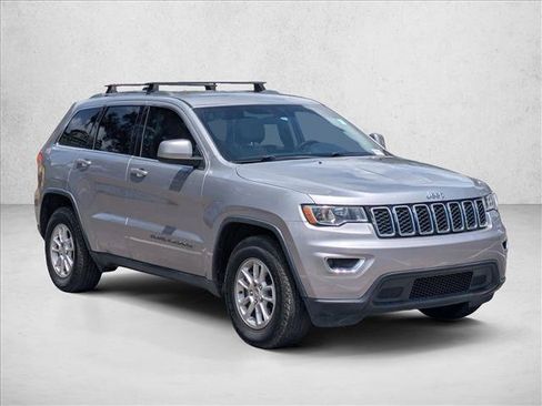 Used 2018 Jeep Grand Cherokee Laredo RWD image 3
