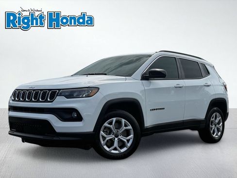Used 2025 Jeep Compass Latitude AWD/4WD image 2