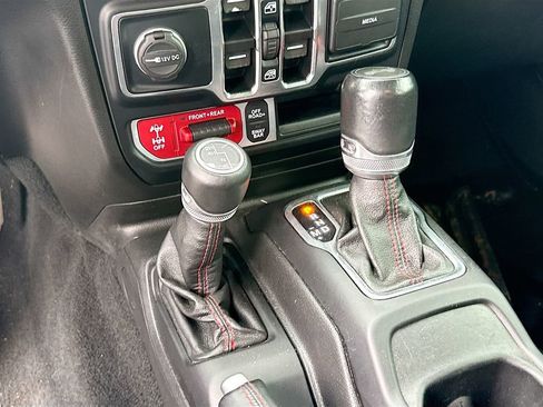 Used 2022 Jeep Wrangler Unlimited Rubicon w/ Steel Bumper Group image 18