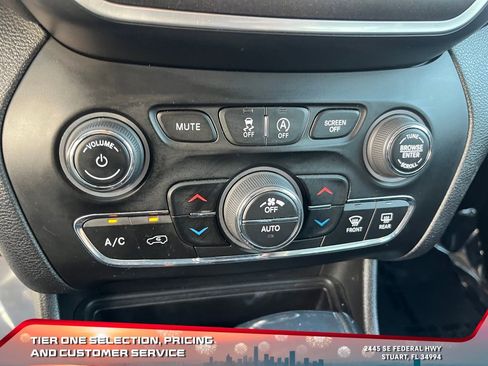 Used 2020 Jeep Cherokee Trailhawk w/ Cold Weather Group image 22