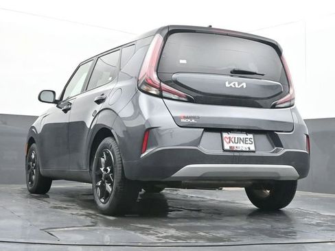 Used 2025 Kia Soul LX w/ LX Technology Package FWD image 26