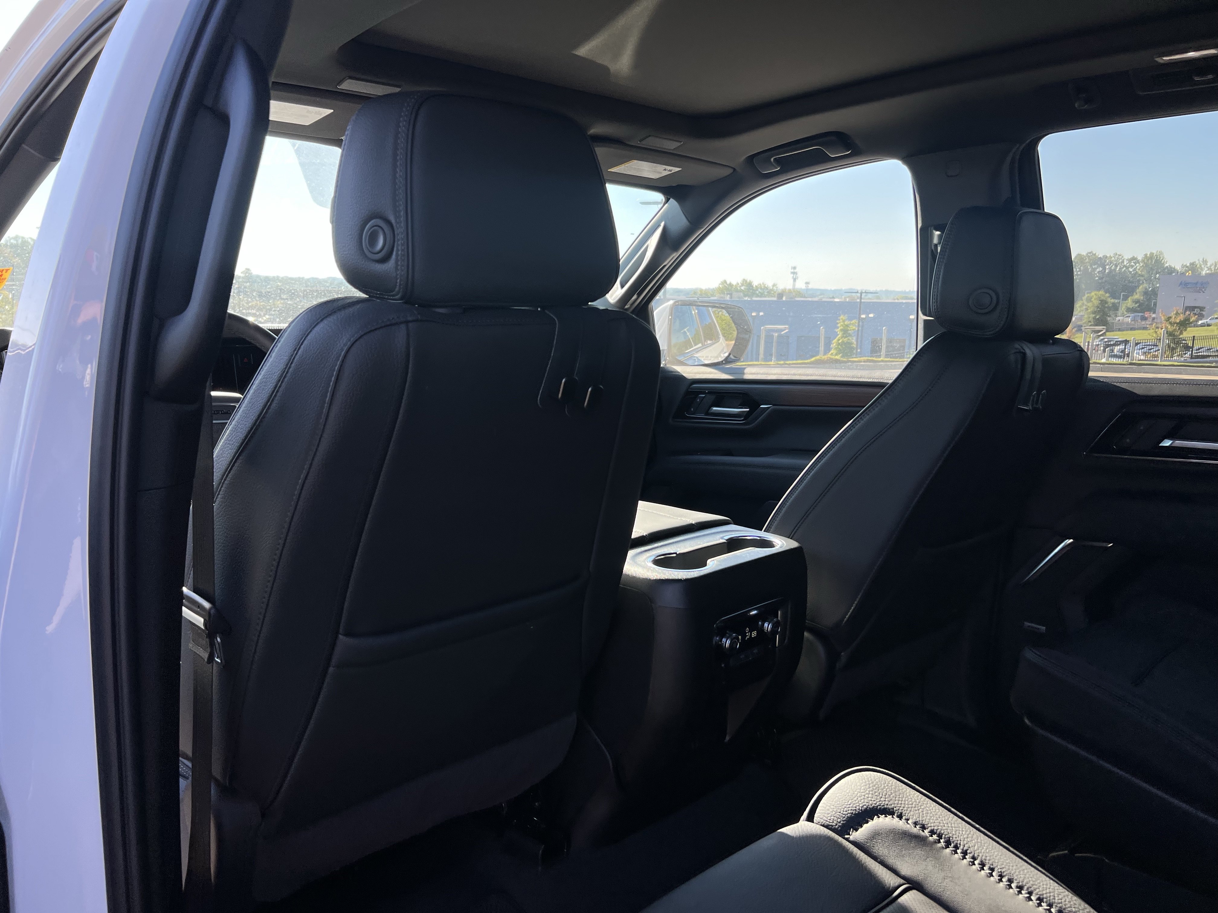 Used 2026 GMC Yukon Denali w/ Sun & Power Step Package AWD/4WD image 32