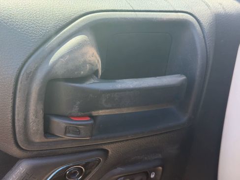 Used 2017 Jeep Wrangler Unlimited Sahara w/ Connectivity Group image 9