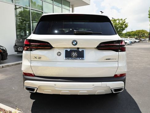 New 2026 BMW X5 xDrive50e w/ Premium Package AWD/4WD image 10